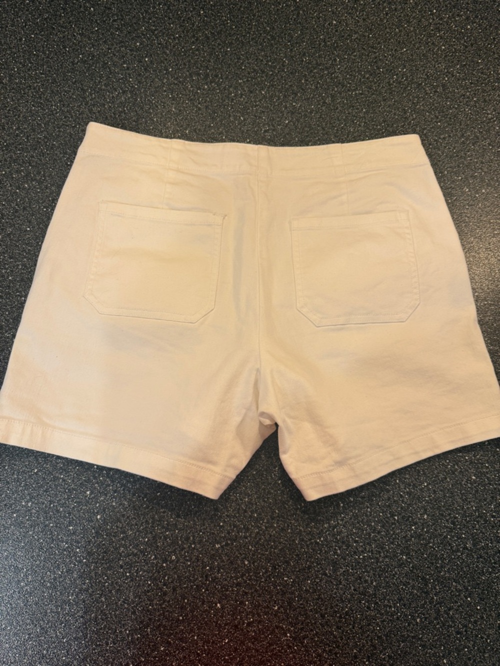 Women’s J. McLaughlin White High Waisted Button-Front Shorts - size 8 - Picture 5 of 6